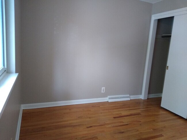 Building Photo - Stunning 4 bedroom 2 bath Virginia Village...