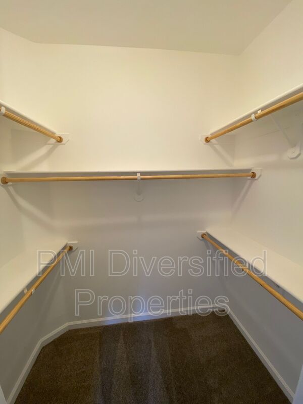 Building Photo - 1465 E Peckham Ln