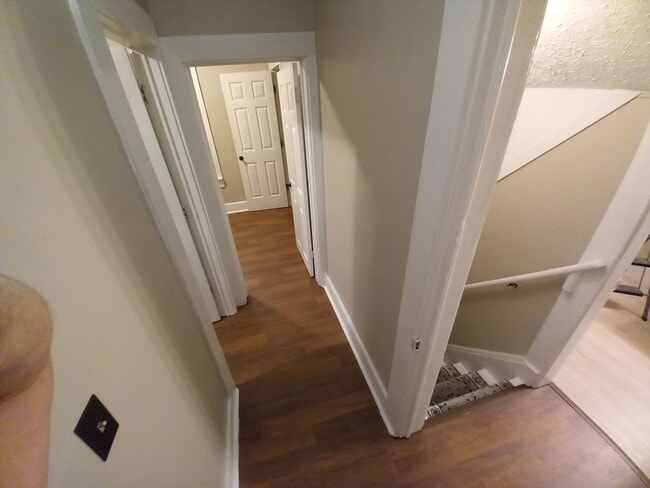 Building Photo - Duplex...3 Bedroom 1 Bath