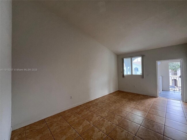 Building Photo - 2728 SE 17th Ave