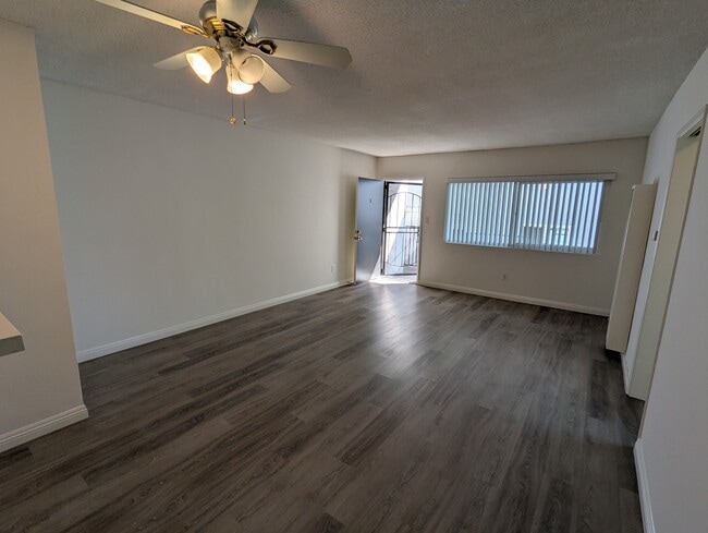 Building Photo - 1009 E Grand Ave