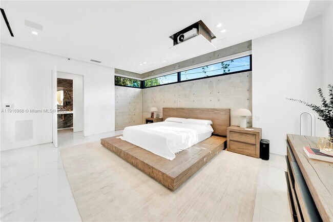 Building Photo - 34 SW 26th Rd