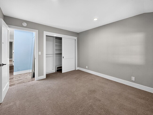 Building Photo - Gorgeous 4 Bedroom PLUS Spacious Bonus Room with Pool in Desired Alamo Neighborhood Available Now!