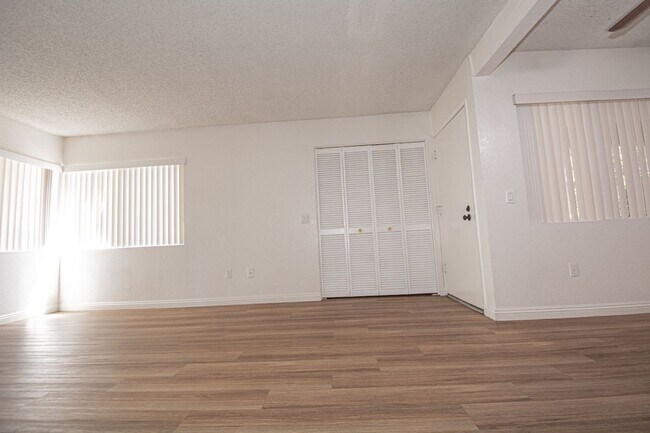 Building Photo - 22840 Hilton Head Dr