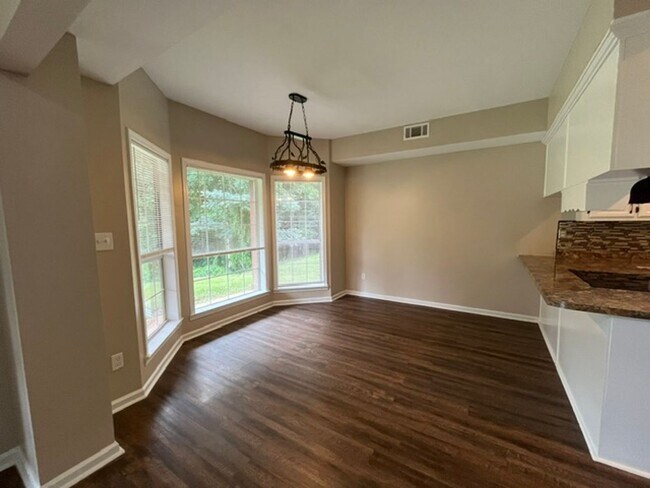 Building Photo - 440 Blue Lake Dr