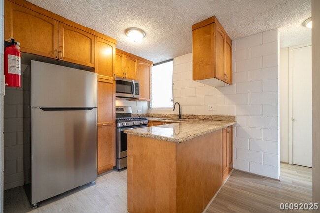 Building Photo - $2600.00 | 2BD/1BA Condo ALL UTILITIES INC...