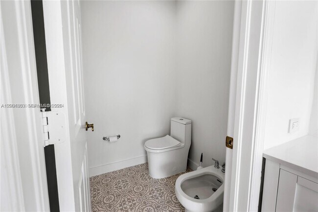 Building Photo - 16449 SW 84th Pl