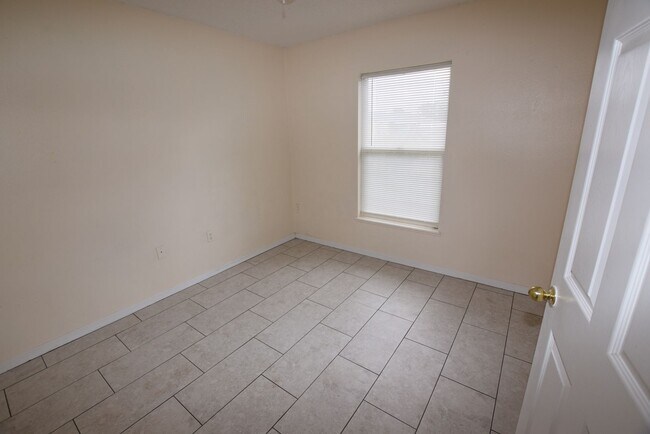 Building Photo - 1060 Dudley Dr