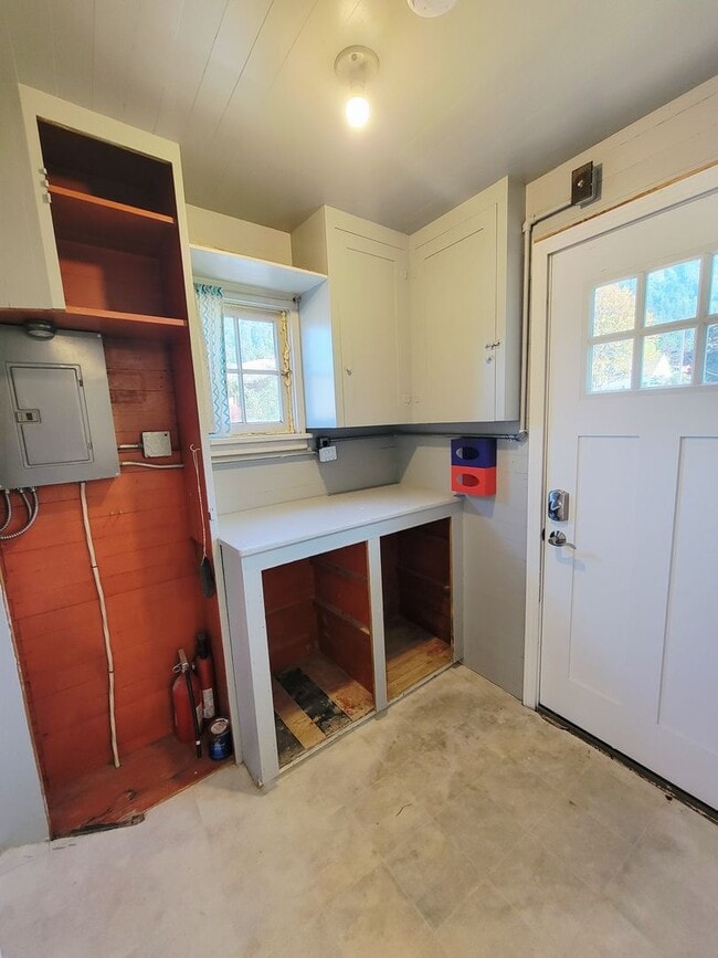 Building Photo - 3-Bedroom Home in Juneau’s Desirable Downt...