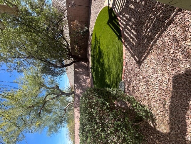 Building Photo - 4715 E Briarwood Terrace