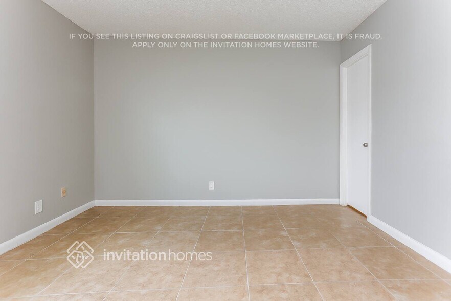Building Photo - 9422 Saddlebrook Dr