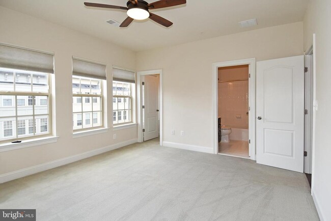 Building Photo - 810 Fair Winds Way