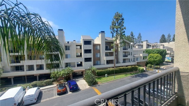 Building Photo - 21520 Burbank Blvd