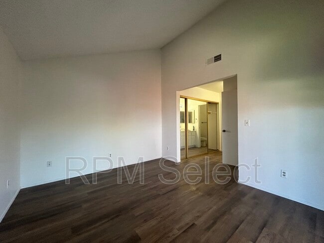 Building Photo - 8085 Forest Glen Way