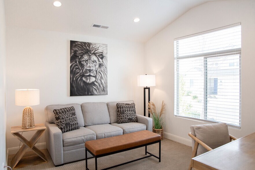 Office - 1092 N Paseos St