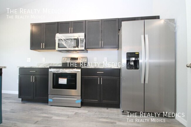 Building Photo - 15662 SW 27th Ave Rd