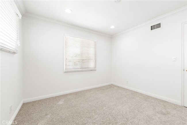 Building Photo - 5892 Meadowlark Dr
