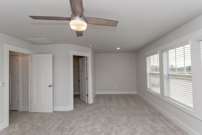 Building Photo - Monte Vista Townhomes