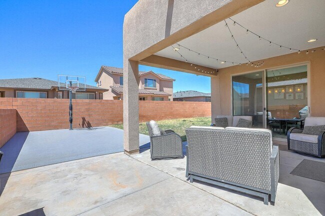 Building Photo - 6113 Oldenberg Dr SE
