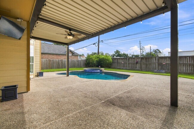 Building Photo - 24622 Okehampton Dr
