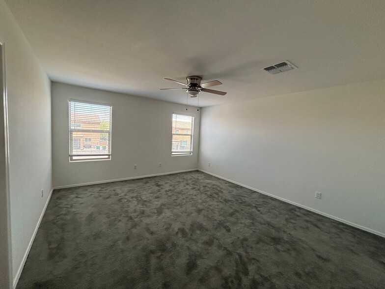 Building Photo - 12568 W Midway Ave