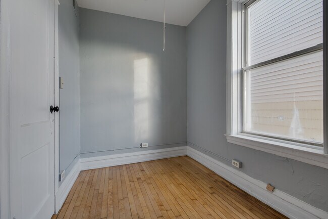 Building Photo - 2511 W Le Moyne St