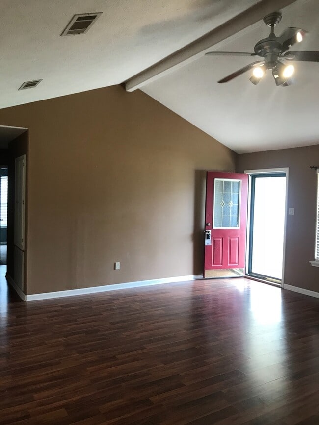 Building Photo - 24 Country Village Cir