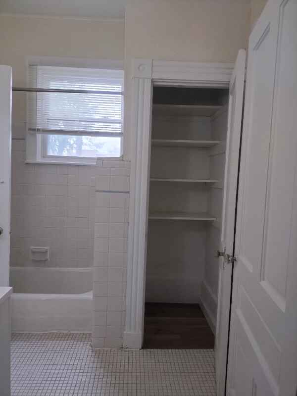 Building Photo - 536 Howell Ave