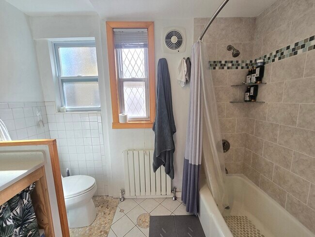 Building Photo - 28 Bardwell St