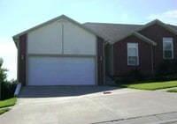 Building Photo - 3 bedroom 3 bath, 2car gar, balcony deck a...