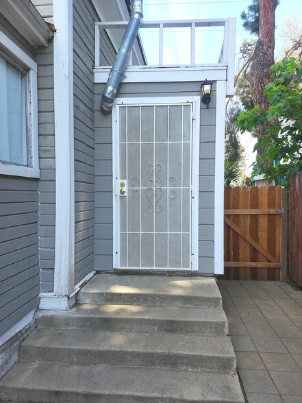Building Photo - 209 11th St