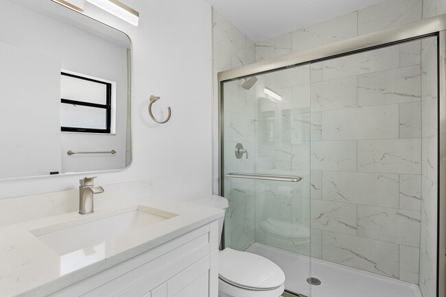 Remodeled bathroom - 9295 Lake Park Dr