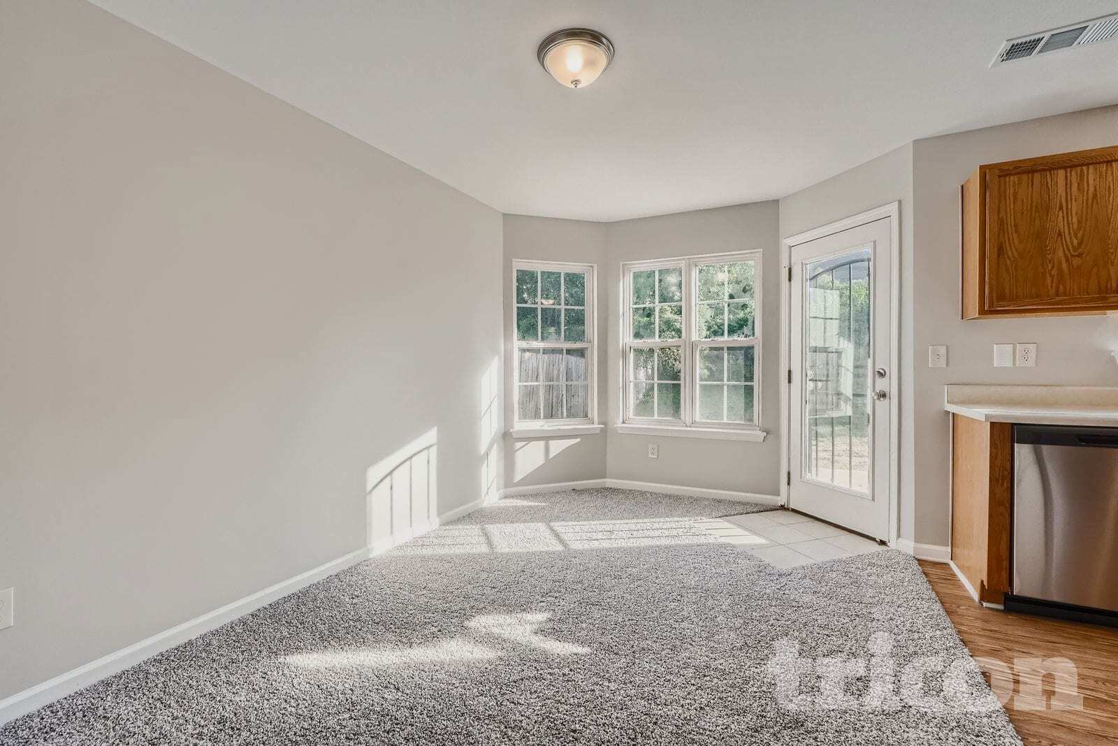 Building Photo - 5819 Twin Brook Dr