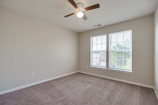 Building Photo - 3594 Armada Dr