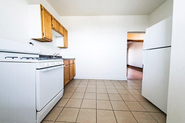 Building Photo - 7400 S Rhodes