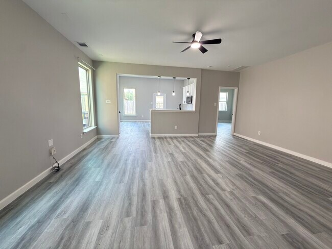 Building Photo - 9413 Savannah Holly Dr