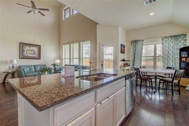 Building Photo - 117 Star Jasmine Cove