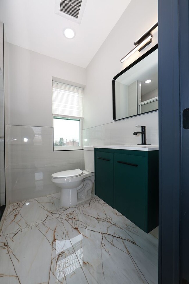 Building Photo - 3565 Kensington Ave