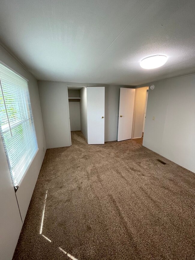 Building Photo - 3 Bedroom, 2 Bath Single Family Home