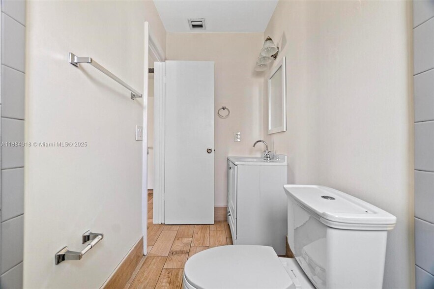 Building Photo - 838 NW 10th Ave