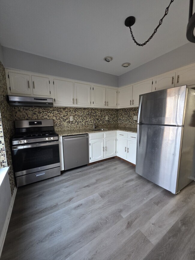 Building Photo - 122 Chelsea Cir