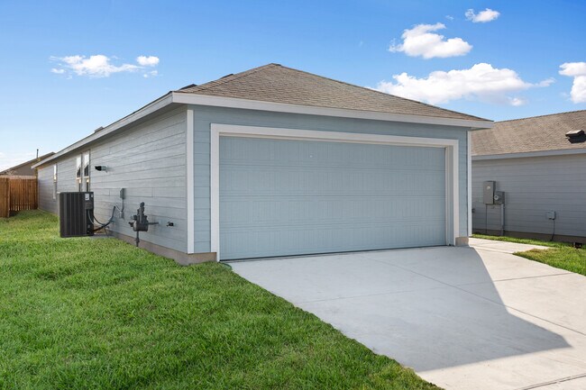 Building Photo - 3415 Rock Ml Dm