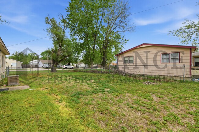 Building Photo - 5026 W Newell St