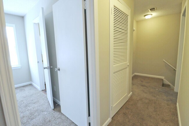 Building Photo - Charming Columbia Home Minutes to Fort Jackson!