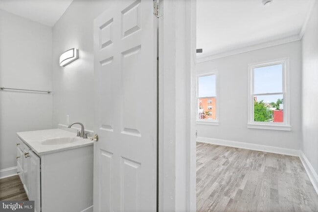 Building Photo - 2547 Ashton St