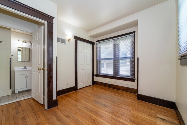 Building Photo - 117 Adams St