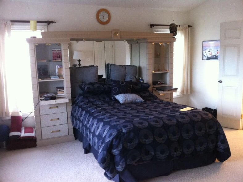 Building Photo - 417 Clayton Ln