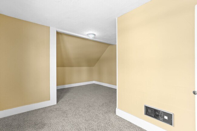 Building Photo - FRANR01