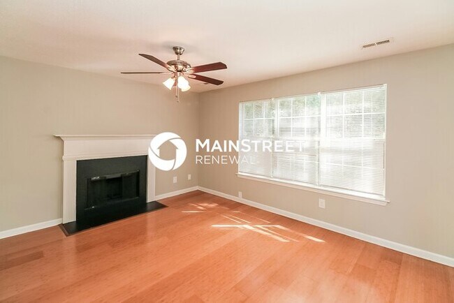 Building Photo - 3 Bedroom Pet-Friendly Home in College Park, GA with Main Street Renewal