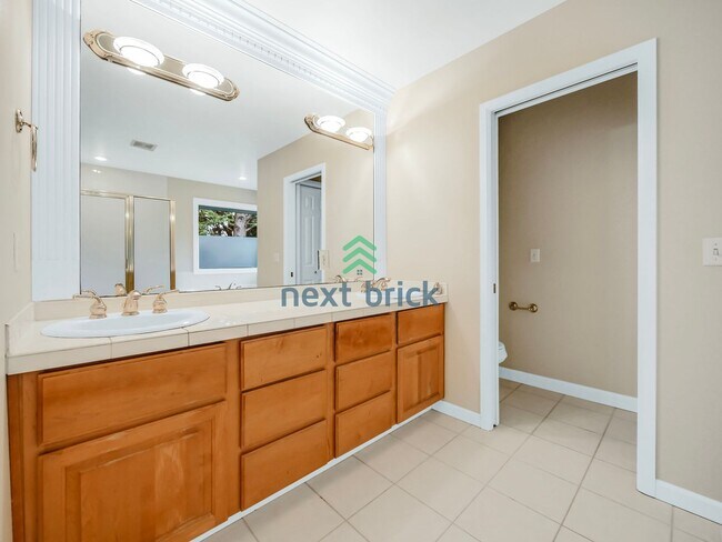 Building Photo - 4 Bed 2.5 Bath Single Family for Rent!